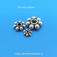 Etnische bloem van zilver 925 met een afmeting van 6 mm