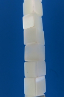 Parelmoer kralen kubus van 4 x 4 mm