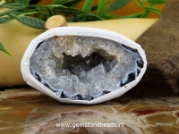 Mini geode met kristallen 3 x 5 cm (G1)