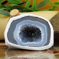 Mini geode met kristallen 3.5 x 4.5 cm (G2)