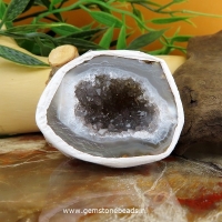 Mini geode met kristallen 3.5 x 4 cm (G4)