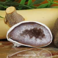 Mini geode met kristallen 2.5 x 4 cm (G6)