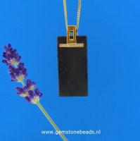Shungite hanger verguld met Topaas