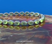 Peridoot armband 925 zilver met 24 steentjes