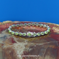 Peridoot armband 925 zilver met 24 steentjes