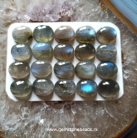 Labradoriet cabochon AAA 10 x 12 mm