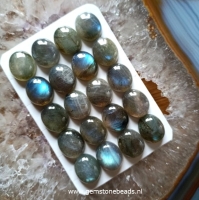 Labradoriet cabochon AAA 10 x 12 mm