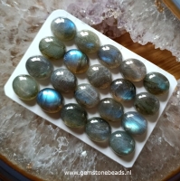 Labradoriet cabochon AAA 10 x 12 mm