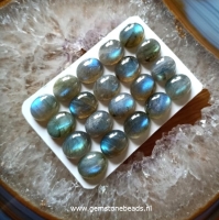 Labradoriet cabochon AAA 10 x 12 mm