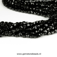 Spinel kralen kubus facet 4 mm