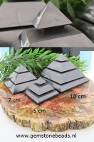 Shungite Sakkara piramide van 5 cm