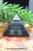 Shungite Sakkara piramide van 7 cm